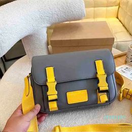 Track postman Luxurys Designers Bags Wallets card holder Cross Body tote cards coins mens leather Shoulder Bags envelope purse womens Holders hangbags