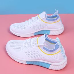 Yaz Nefes alabilen örgü küçük beyaz ayakkabılar dantelli gündelik spor ayakkabıları koşu ayakkabıları öğrenci ayakkabıları yumuşak çözülmüş kadın ayakkabıları