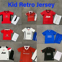 Retro Kid Kit Rashford Ronaldo Mount 94 96 98 99 00 02 04 United Soccer Jerseys B. Fernandes Garnacho Hojlund 06 07 08 07 11 12 13 Casemiro Men Kids Football Shirt