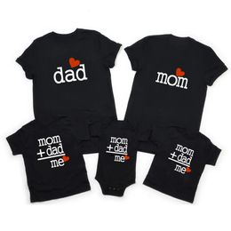 Mom Dad Me Family Matching Outfits Father Daughter Son Clothes Look Tshirt Dad and Me Dad Baby Kids Clothes Father Baby Outfits 240507