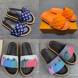 Luxury Sandals Platform Slippers Embroidered Canvas Flat Mules Designer Pool Pillow Sandals Couples Slippers Men Women Summer Flat Shoes Fuzzy Plush Slipper