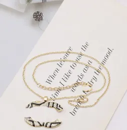 2color Luxury Designer C-Letter Pendant Necklaces 18K Gold Plated Crystal Pearl Rhinestone Sweater Necklace for Women Wedding Party Jewerlry Accessories