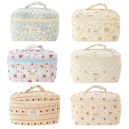 Cosmetic Bags Women Quilted Makeup Bag Printed Cotton Aesthetic Toiletry Purse Large Capacity Zipper Closure Female Travel