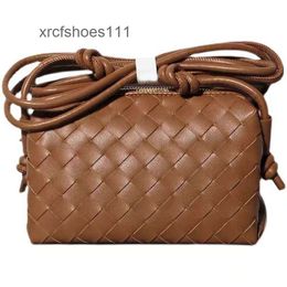 Woven Veneeta 2024 Loop Square Shoulder Botteggs Small Purse Fashionable NWCS Single Designer Design Cowhide Bags Crossbody Bag Female Lady Y3R4