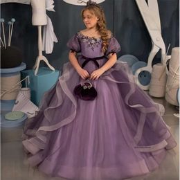 2024新しい紫色の小さな女の子のページェントドレスビーズクリスタルボールガウンクルー首の子供幼児の花のプロムパーティーガウン結婚式カスケードフリル0509