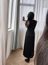 Casual Dresses Women's Knitted Medium Length Dress In Two Colours Luxurious Pearl Edge Round Neck Sleeveless Pleated Hem Exquisite And