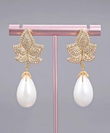 Guaiguai Schmuck weiße Meeresschale Perle Gold Farbe plattiert CZ Mikro -Pave -Tropfen Ohrringe für Frauen echte Edelstein Stein Lady Mode Jewell4104980