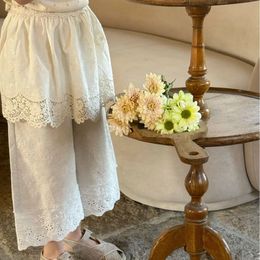 Dzieciowe spodnie splicing krawędź kwiatów haft dziecięcy odzież 2024 pusta elastyczna talia soild prosta modna modność 240508