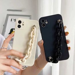 Cell Phone Cases Wrist Chain Case For iPhone 15 13 12 11 14 Shockproof Cases Black White Bracelet Chain Hanging Cover For iPhone XR X 7 8 Plus SE J240509