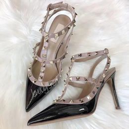 Rivets Dress Designer Sandals Sandals ad alto tallone Sandali puntati per matrimoni 6 cm da 8 cm da 10 cm tacchi sottili in pelle nudo in pelle nude due cinture pompe rosse