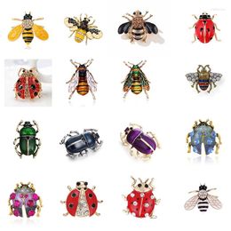 Brooches Fashion Versatile Bee Painting Small Brooch Female Personalized Insect Corsage Clothes Bag Accessories Badge