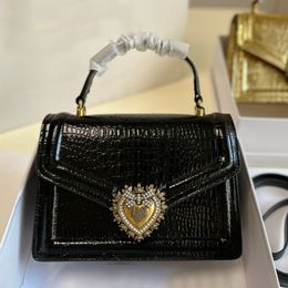 Classic Handbag Heart Shaped Jewellery Shoulder Bag Top Handle Women Bags Designer Luxury Cross Body Messenger Bag Flap Purse Crocodile Leather Square Fashion Bag