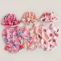 Jednoczęściowe długie rękawy urocze dziecko stroju kąpielowa na plażę Play Rush Protective Swimsuit Cute truskawkowe nadruk kąpielowy+zestaw słoneczny H240508