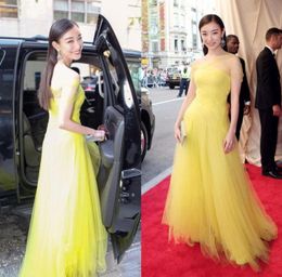 2019 Met Gala Ni Ni Elegant Prom Dresses Met Ball Soft Tulle Yellow Evening Gowns Long Formal Strapless Gorgeous Celebrity Red Car6541444