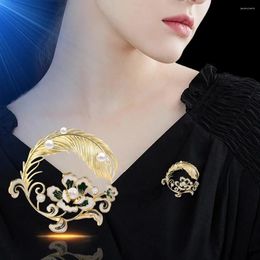 Brooches Fashionable Round Feather Flower Brooch For Women Pearl Metal Women's Clothing Corsage Exquisite Jewelry Accessories