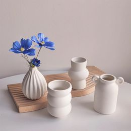 White Ceramic Vases Decorative Pottery Vase Dried Arrangement Flower Bottle Decoration Home Room Decor Modern 240508