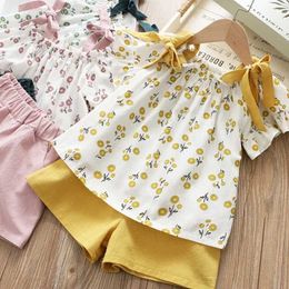 Kleidungsstücke süße Mädchen Kleidung Sets Sommerkinder Kleidung ärmellose Blumen-T-Shirt Shorts Hosen 2pcs Anzug Bogen ldren Mädchenanzug H240508