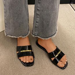 Casual Shoes 2024 Summer Ladies Patent Leather Open Toe Flat Slippers Soft Sole Comfortable Beach Vacation Sandals