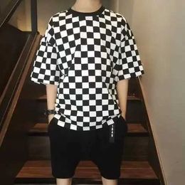 T-shirts Boys Summer Childrens Cotton T-shirt 2024 New Black and White Checkerboard Grid Korean Short sleeved Fashion Loose Hip Hop T-shirtL2405
