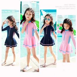 Pieces 2024 New Girls Swimsuit One Piece Swimsuit Upf50+Impressa Baby Mangas compridas Childrens e Childrens Beach Swimsuit Ldren H240508