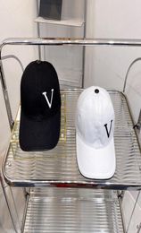 Casual Ball Caps Fashionable Hat Available In Black and White Classic Design for Man Woman Breathable Fabric Cap Top Quality5773720