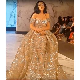 Kvällsklänningar Yousef Aljasmi Dubai Arabic Short Sleeve Off Shoulder Prom Dress Party Sequined Lace Overkirt Ball Gown 0509