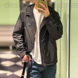 Men's Jackets Designer Spring Wear Mens Triangle Label Simple Solid Colour Casual Hooded Jacket Coat Mens Fashion 9L60