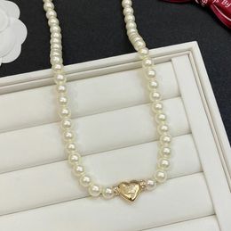 Luxusdesigner Halskette Armband Ohrringe Perlen Anhänger 18K Gold Platted Halskette Brand Brief Zauberer Frauen Hochzeitsfeier Schmuck Set
