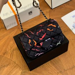 Cloth Colourful Graffiti Classic Mini Flap Square Quilted Bags Gold Metal Hardware Matelasse Chain Crossbody Handbags Turn Buckle Outdoor Sacoche Purse 20x12cm