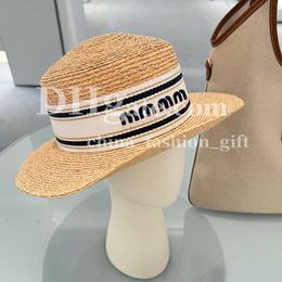 Luxury Brand Straw Hat Wide Brim Hat Designer Embroidered Bucket Hat Grass Woven Flat Top Hat Travel Vacation Sun Prevent Hat