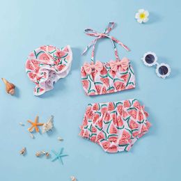 Pieces de duas folhas de menina de banho infantil bebê menina maiô de maiô de biquíni conjuntos de banho de banho 3 peças roupas de praia de verão top shorts hat h240508