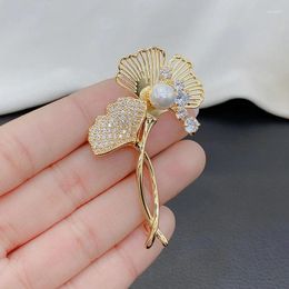 Brooches Women Brooch Golden Ginkgo Biloba Corsage Pin For Ladies Micro Pave Zircon Pearl Harm Jewellery Suit Dress Accessories