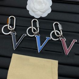 Designer Keychains Lanyards V-Letter Card Holder Metal Keychain Fashion Charm Car Charms Key Chain Flower Bag Gifts Accessories