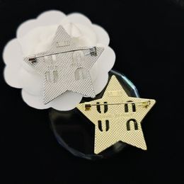 wholesale Romantic Girls Lover Brooches 18K Gold Brooch Pins Designer Brand Letter Broche Classic Wedding Jewelry Party Pins Family Couple Souvenir Gifts
