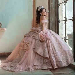 Rosa bollklänning quinceanera klänning 2024 tyll applikationer blommor bow off axel söt 15 16 år födelsedagsfest formell 0509