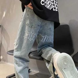 Men's Jeans Mens letter embroidered hip-hop loose jeans casual new distressed street style straight denim mens Y2K bagged Q240509