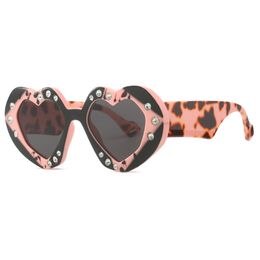 Fashion Love Sunglasses Women Cute Oversized Unique Heart Shaped Sun Glasses Female Trendy Leopard Outdoor Elegant Uv400 Shades