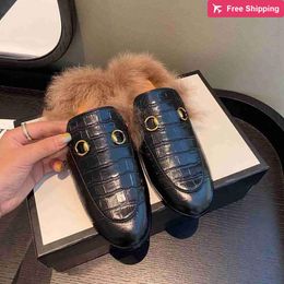 Designer Fur Slippers women men princetowns canvas slippers leather velvet black pink white flats with gold Autumn Winter Warm Wool Slipper ggitys 9VC4