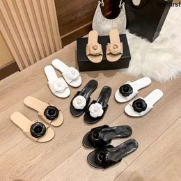 Designer Channelity Shoes Chanelsandals Camellia One Line Slippers For Womens Outwear Summer New Round Head Flat Heel Sand