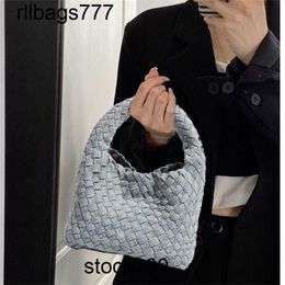 Celebrity Jodie Venetabottegs Bag Handbag 2024 Korean Internet Made of Woven Denim Fashionable Single Shoulder Underarm Mother Crossbody Bag