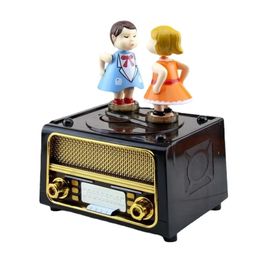 Couple Kiss Music Box Birthday Gift Party Supply Diy Radio Shape Antique Carved al Anime 240508