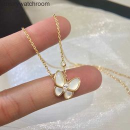 Vancleff High End jewelry necklaces for womens V Golden White Fritillaria Butterfly Necklace for Women CNC Plated 18k Rose Gold Clover Collar Chain Original 11 With R