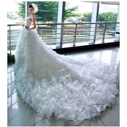 2021 Vintage stropplös pärlor Princess Bride Fashion Models Big Fluffy Taill Long Tail Wedding Dress Bridal Gown Real Photos 0509