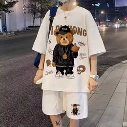 Men's Tracksuits Summer mens track and field clothing cartoon street clothing hip-hop rock casual short clothing cool bear printed waffle T-shirt 2-piece set newL2405