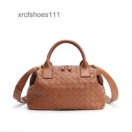 Designer Tote Bags Single Handbag Fashion Handbag Cowhide Bauletto Luxury Woven Straddle Veneeta Botteggs Shoulder Girl 2024 Bowling Womens QFOS Simple Bag EA38