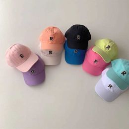 Caps Hats Cute Letter R Pattern Childrens Baseball Hat Casual Childrens Boys and Girls Sun Hat Spring/Summer Cotton Baby Hat d240509