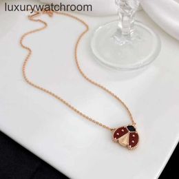 Vancleff High End jewelry necklaces for womens V Golden Clover Ladybug Necklace Womens Red Agate Pendant Collar Chain 18K Rose Gold Original 1:1 With Real Logo and box