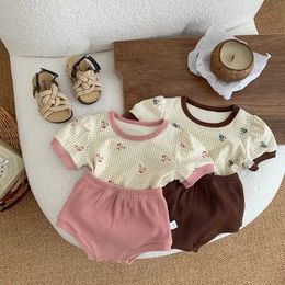 Clothing Sets 2024 Summer Baby Clothing Set Floral Tee And Bloomer 2Pcs Suit Baby Clothes H240508