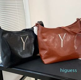 2024 Designer handbag letter Tote Bag Large capacity underarm bag Oil wax leather bag Fashion simple classic style