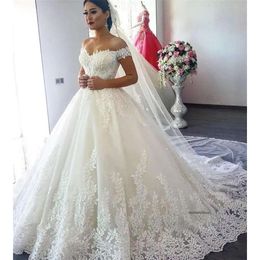 Abito da ballo fuori dalla spalla Abiti da sposa con allaccia in pizzo sul retro Princess Illuse Applique Bridals Abite Robe de Mariage 2019 0509